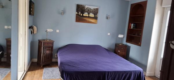 THENON (24)A vendre, Propriété composée de deux maisons sur 5.5 ha de prés (possibilité haras) et de bois.