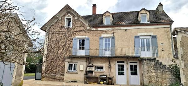 THENON (24)A vendre, Propriété composée de deux maisons sur 5.5 ha de prés (possibilité haras) et de bois.