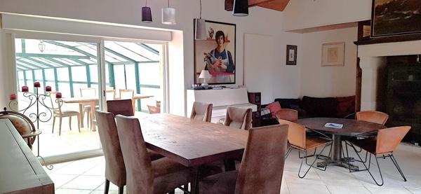 THENON (24)A vendre, Propriété composée de deux maisons sur 5.5 ha de prés (possibilité haras) et de bois.