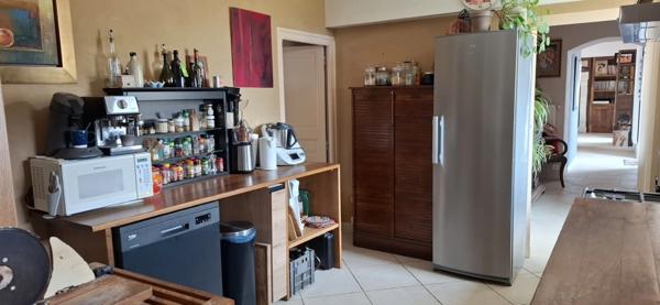 THENON (24)A vendre, Propriété composée de deux maisons sur 5.5 ha de prés (possibilité haras) et de bois.