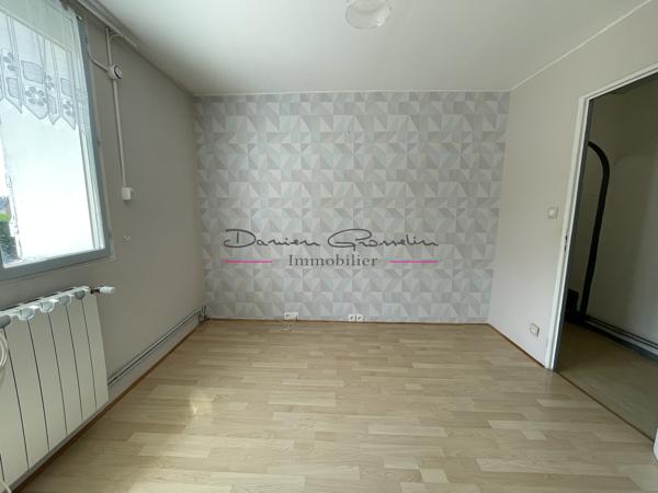 Maison centre ville BOURG DE THIZY avec terrain attenant