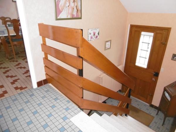 Maison sur sous sol 4 chambres. 1hectare 700 de terrain .80 m2 de dépendances