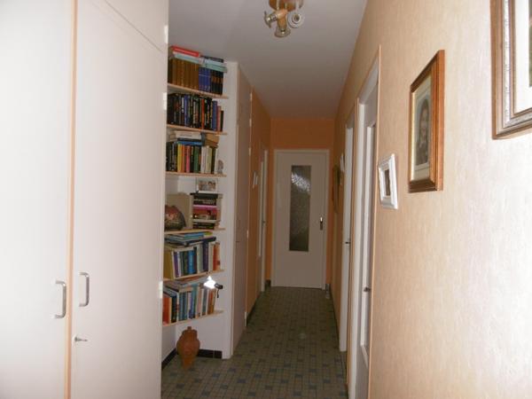 Maison sur sous sol 4 chambres. 1hectare 700 de terrain .80 m2 de dépendances