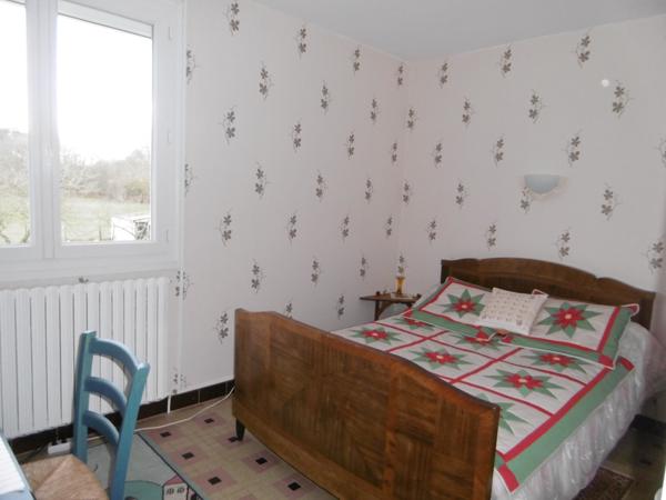 Maison sur sous sol 4 chambres. 1hectare 700 de terrain .80 m2 de dépendances