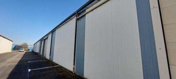 Local artisanal, commercial ou dépôt de 387.7 m²