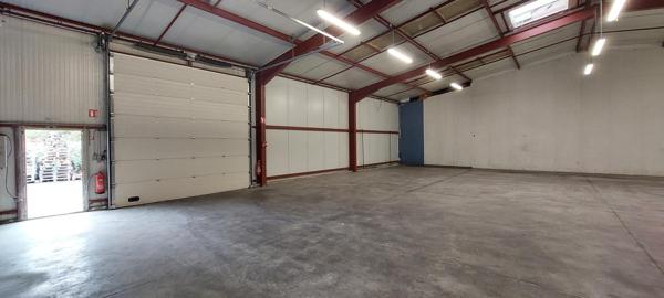 Local artisanal, commercial ou dépôt de 387.7 m²