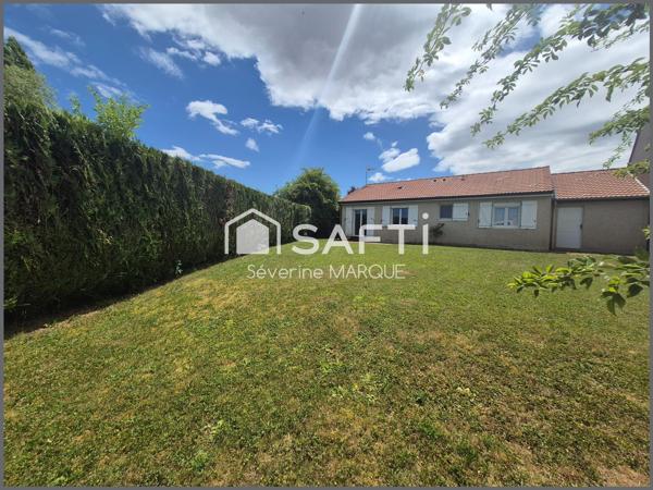 PAVILLON DE PLAIN-PIED LIBRE SUR 3 FACES.