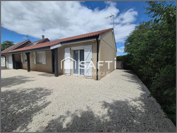 PAVILLON DE PLAIN-PIED LIBRE SUR 3 FACES.