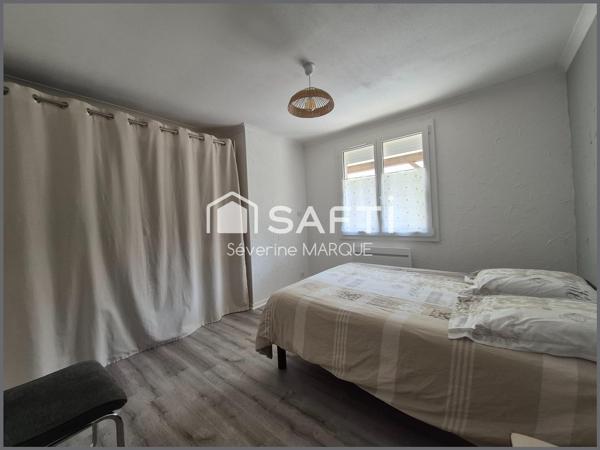 PAVILLON DE PLAIN-PIED LIBRE SUR 3 FACES.
