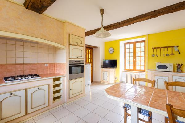 Maison
         5 pièces
        - 128 m² Exclusivité 239 000 € *