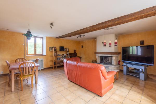 Maison
         5 pièces
        - 128 m² Exclusivité 239 000 € *