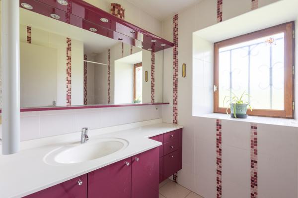 Maison
         5 pièces
        - 128 m² Exclusivité 239 000 € *