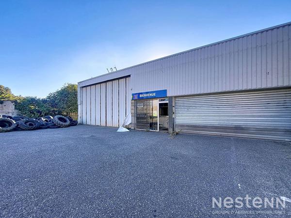 A Vendre Local Commercial d'une superficie totale de 580 m² sur un axe passant de Condom