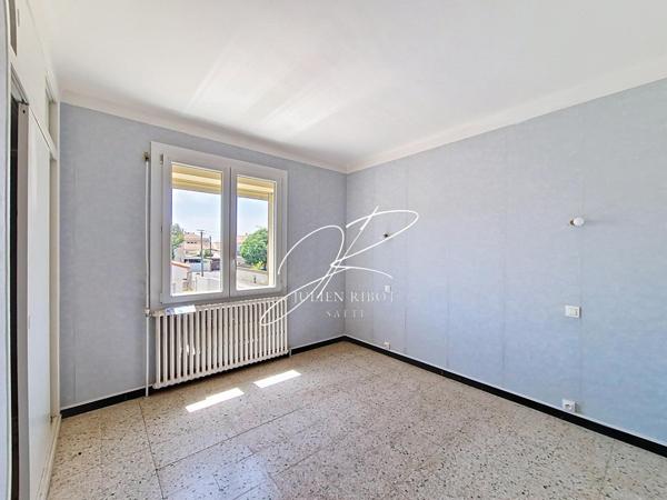 Maison T6 150 m² divisée en 2 appartements