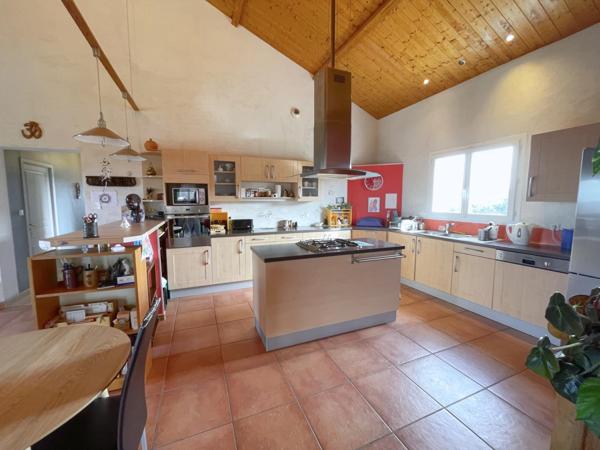 Plain-pied lumineux, vue panoramique.