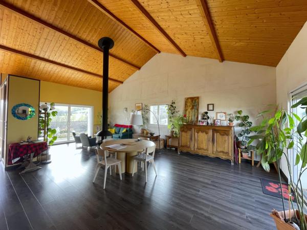 Plain-pied lumineux, vue panoramique.