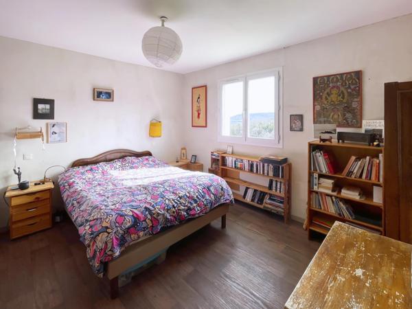 Plain-pied lumineux, vue panoramique.