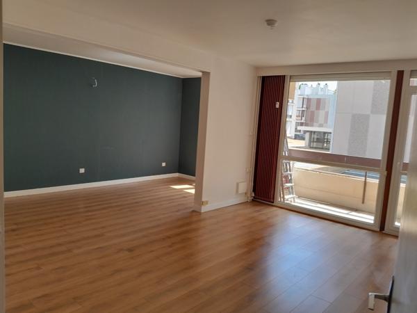 APPARTEMENT T4/GARAGE/BALCON/CAVE/ASCENSEUR