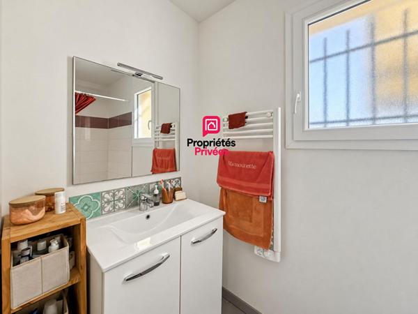 Maison plain-pied 3 chambres bureau terrain 3500 m²