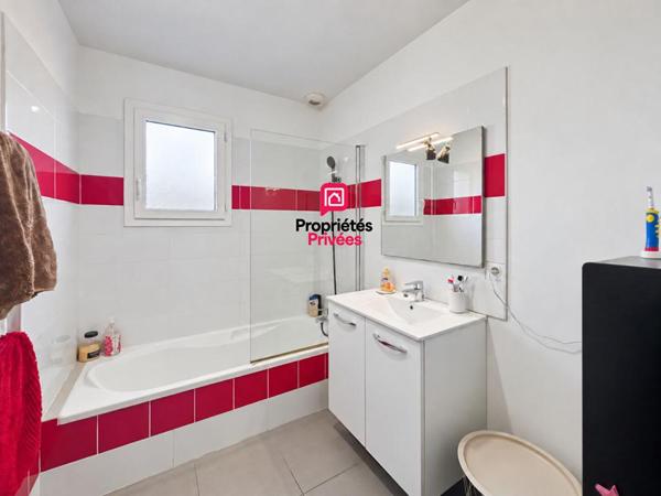 Maison plain-pied 3 chambres bureau terrain 3500 m²