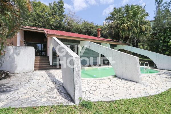 Bellepierre Propriété de caractère à réinventer, vue mer