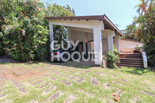 Bellepierre Propriété de caractère à réinventer, vue mer