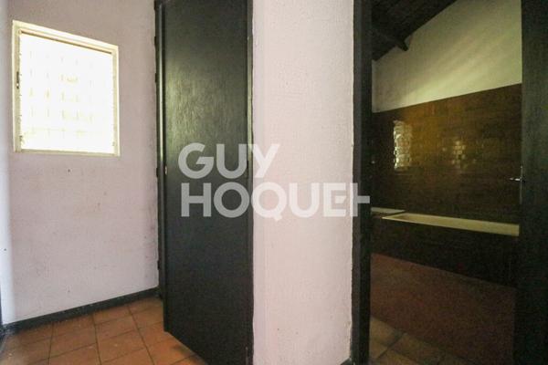 Bellepierre Propriété de caractère à réinventer, vue mer