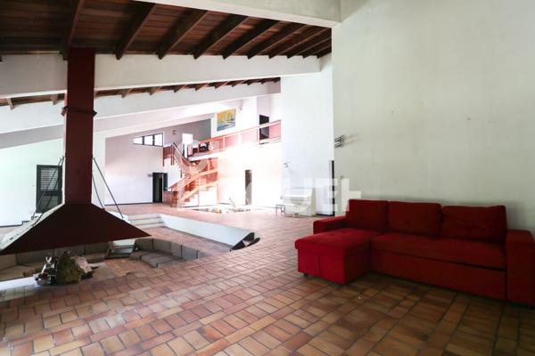 Bellepierre Propriété de caractère à réinventer, vue mer