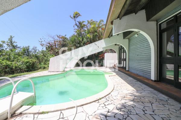 Bellepierre Propriété de caractère à réinventer, vue mer