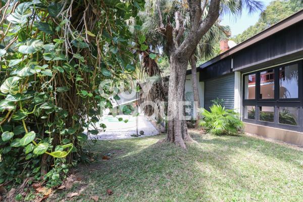 Bellepierre Propriété de caractère à réinventer, vue mer