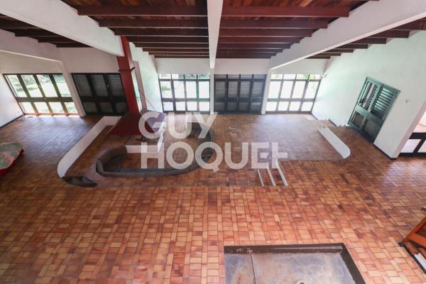 Bellepierre Propriété de caractère à réinventer, vue mer