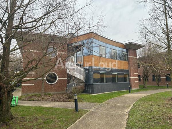 Immeuble de bureaux indépendant de 917 m² à vendre ou à louer - Parkings privatifs - ERP 5 - Métropole lilloise