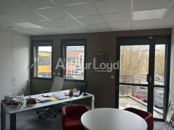 Immeuble de bureaux indépendant de 917 m² à vendre ou à louer - Parkings privatifs - ERP 5 - Métropole lilloise
