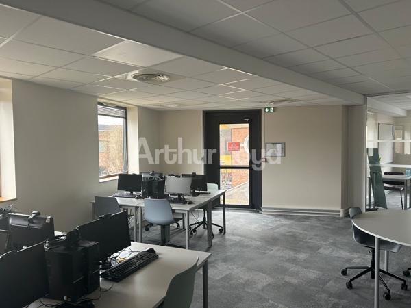 Immeuble de bureaux indépendant de 917 m² à vendre ou à louer - Parkings privatifs - ERP 5 - Métropole lilloise