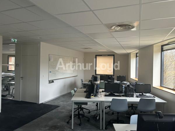Immeuble de bureaux indépendant de 917 m² à vendre ou à louer - Parkings privatifs - ERP 5 - Métropole lilloise
