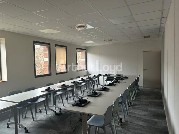 Immeuble de bureaux indépendant de 917 m² à vendre ou à louer - Parkings privatifs - ERP 5 - Métropole lilloise