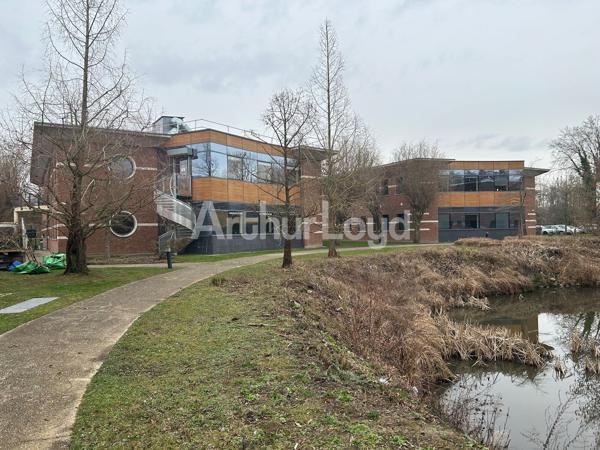 Immeuble de bureaux indépendant de 917 m² à vendre ou à louer - Parkings privatifs - ERP 5 - Métropole lilloise