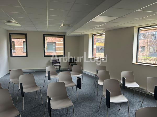 Immeuble de bureaux indépendant de 917 m² à vendre ou à louer - Parkings privatifs - ERP 5 - Métropole lilloise