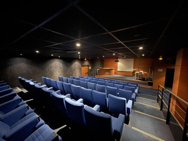 Bureaux à louer à Osny espace rénové dans Parc des Beaux Soleils