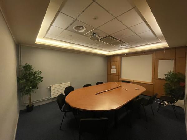 Bureaux à louer à Osny espace rénové dans Parc des Beaux Soleils