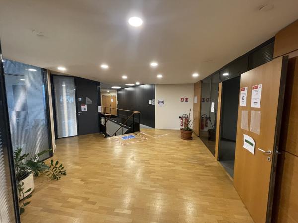 Bureaux à louer à Osny espace rénové dans Parc des Beaux Soleils