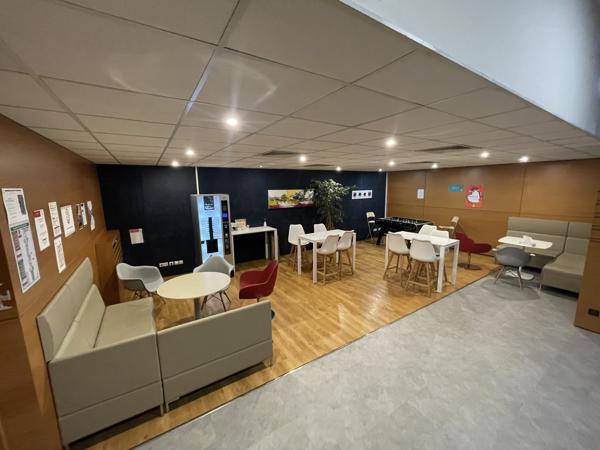 Bureaux à louer à Osny espace rénové dans Parc des Beaux Soleils