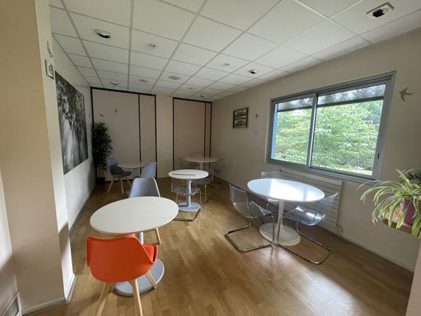 Bureaux à louer à Osny espace rénové dans Parc des Beaux Soleils