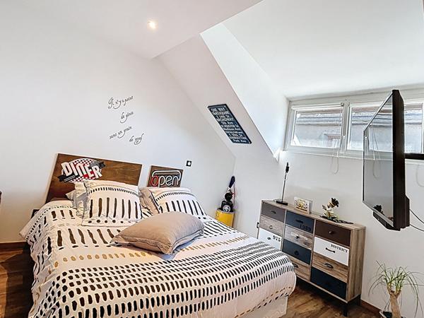 Maison avec 3 appartements distincts de 206m² habitable au total au coeur du village - Mouxy