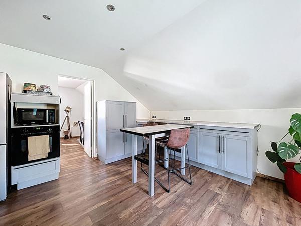 Maison avec 3 appartements distincts de 206m² habitable au total au coeur du village - Mouxy