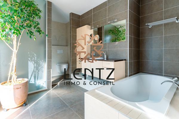 Villa de 226 m² avec piscine et appartement indépendant sur un terrain paysagé de 3 000 m²