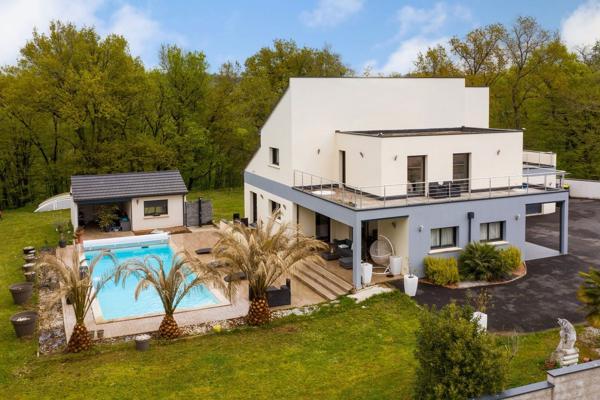 Propriété contemporaine d'exception - environnement privilégié sur les hauteurs de Brive Ussac