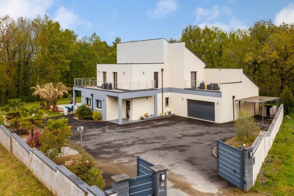 Propriété contemporaine d'exception - environnement privilégié sur les hauteurs de Brive Ussac