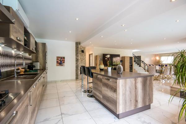 Propriété contemporaine d'exception - environnement privilégié sur les hauteurs de Brive Ussac