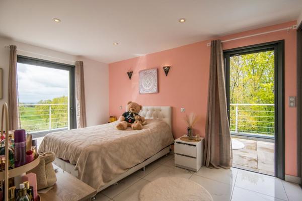 Propriété contemporaine d'exception - environnement privilégié sur les hauteurs de Brive Ussac